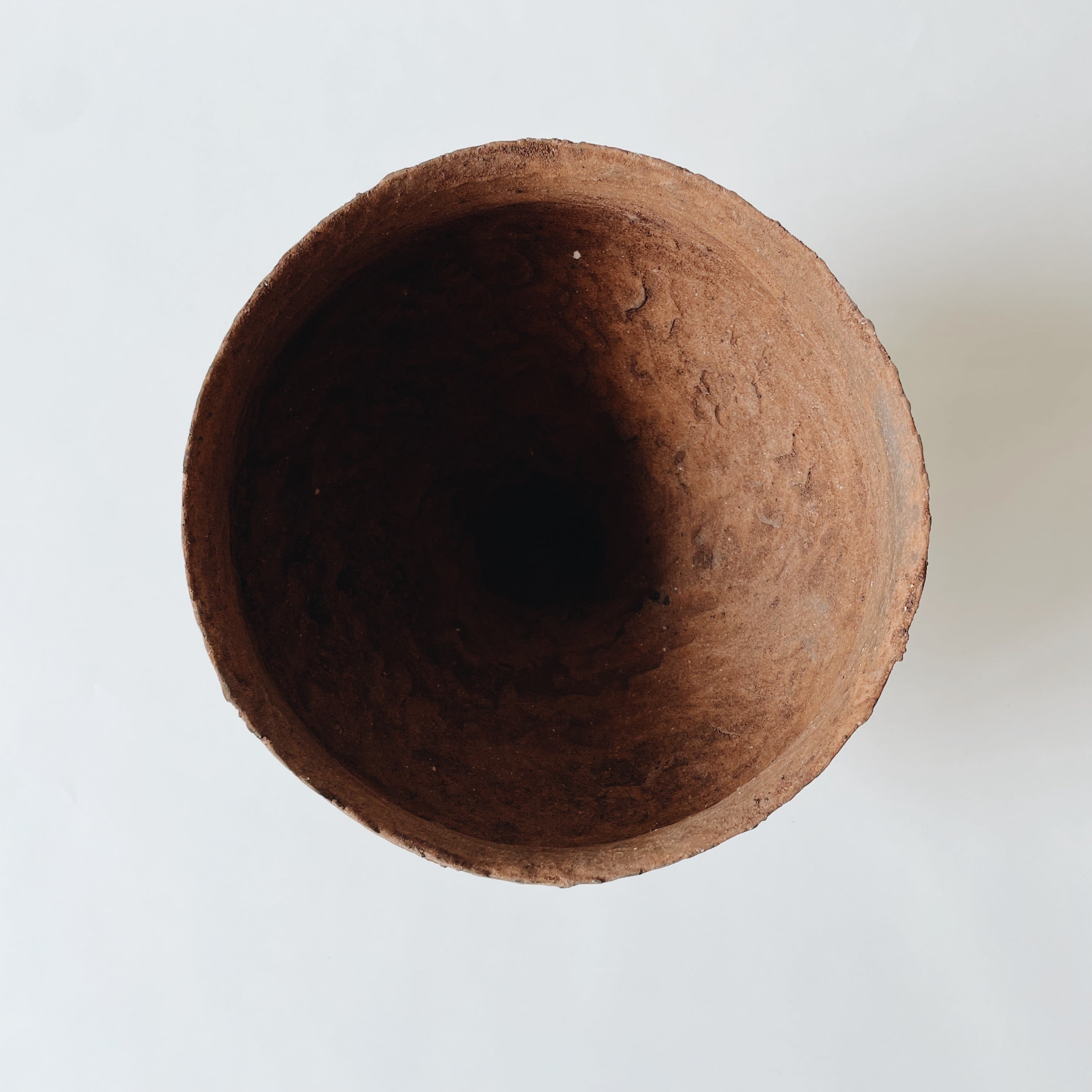 No.51 二階堂明弘 焼きしめ花器(手びねり)伊豆土赤 φ17.5cm No.51 二階堂明弘 焼きしめ花器(手びねり)伊豆土赤 φ17.5cm