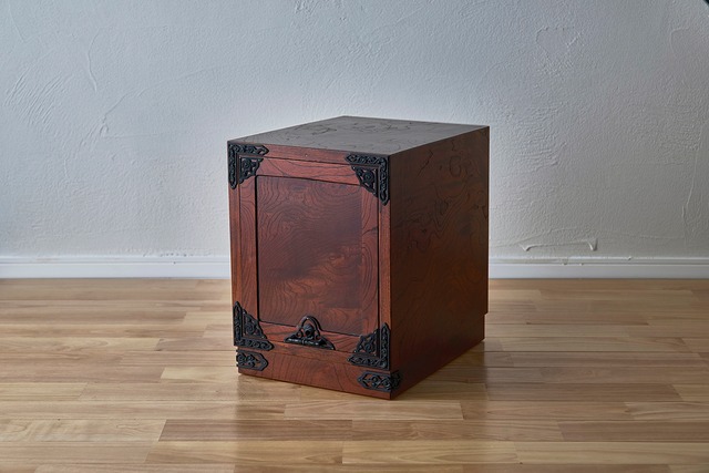 01　欅　小箪笥　からくり手文庫　鍵付き