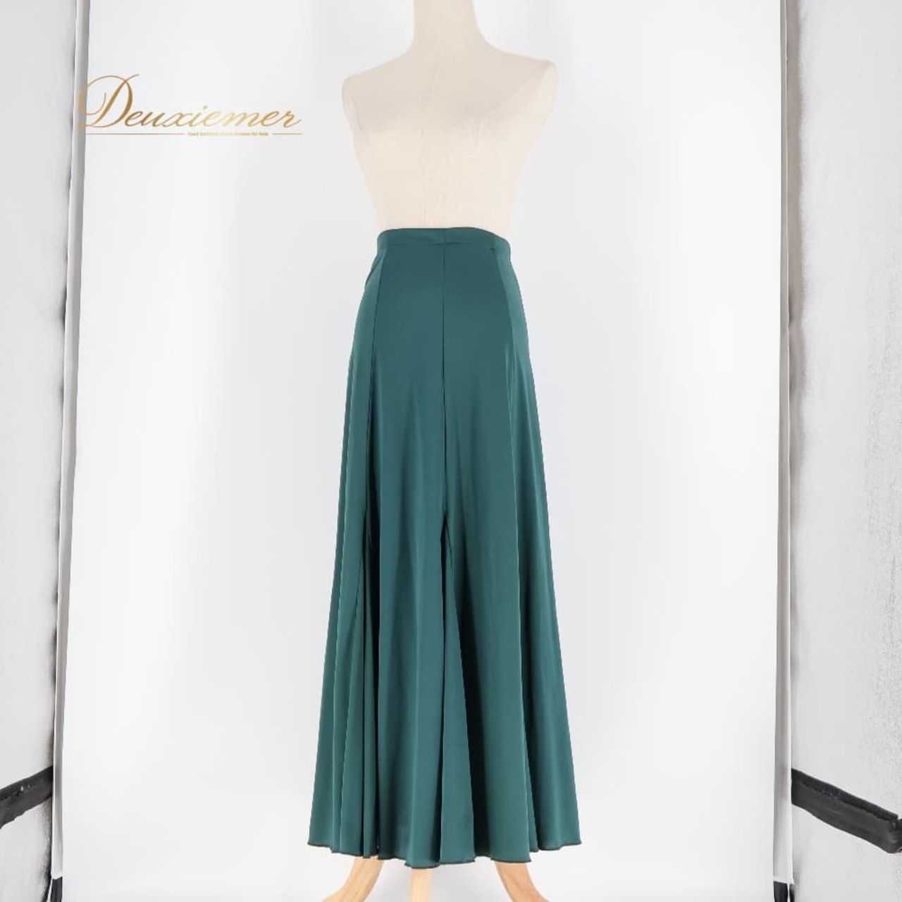 フラメンコ 衣装 ファルダ スカート グリーン系 緑 HAPPY DANCE スペイン製 伸縮 ストレッチ 無地 レッスン 練習着 ダンス パーティ 発表会 練習用 レッスン用 ダンス衣装 レディース フラメンコレッスン パーティー衣装 舞台衣装