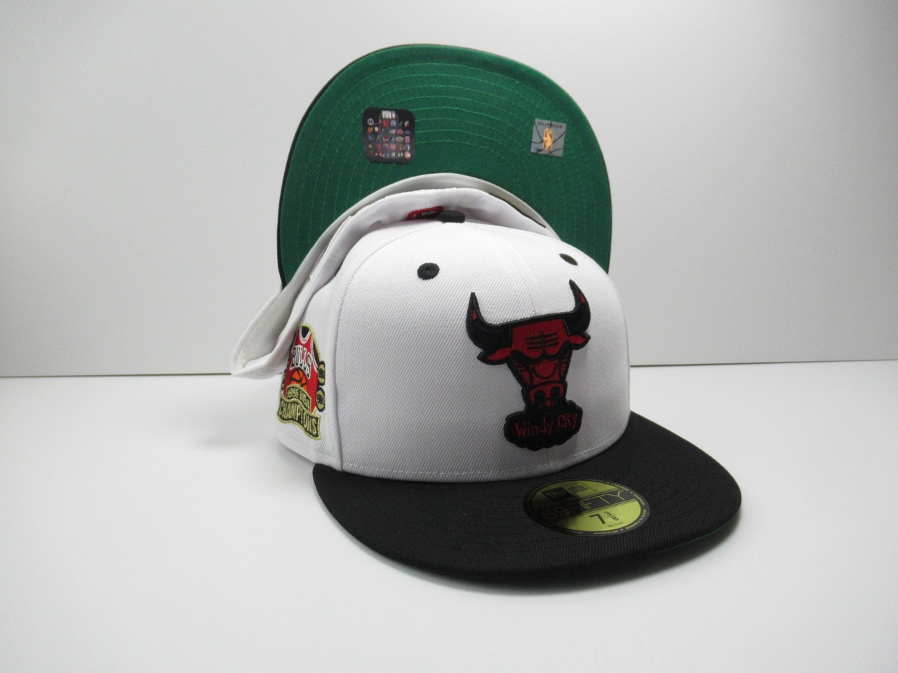 Exclusive NEW ERA 59fifty Chicago Bulls　シカゴ・ブルズ　WHITE×BLACK