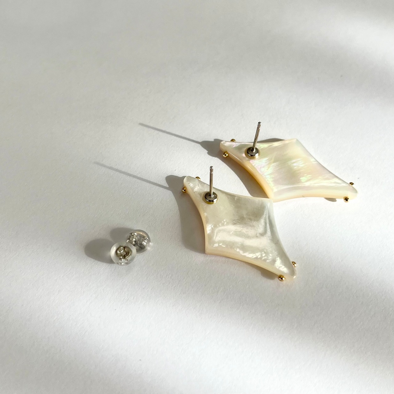 Teresaダイヤシェイプピアス