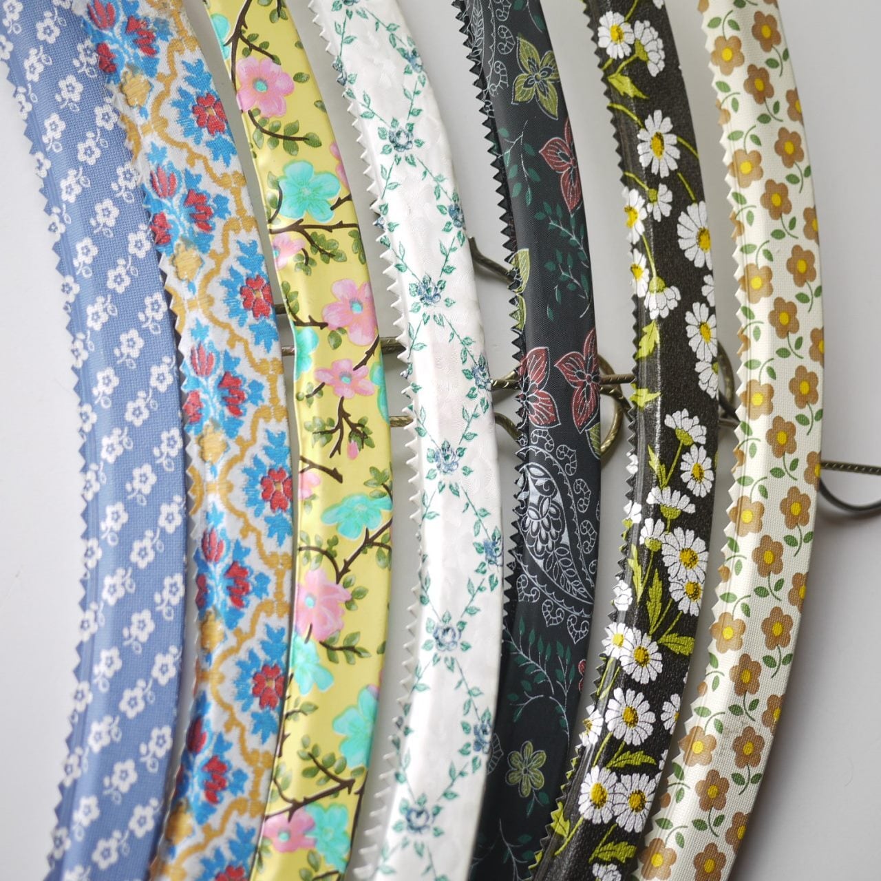 ノスタルジックハンガー シックな花柄ドイツヴィンテージ