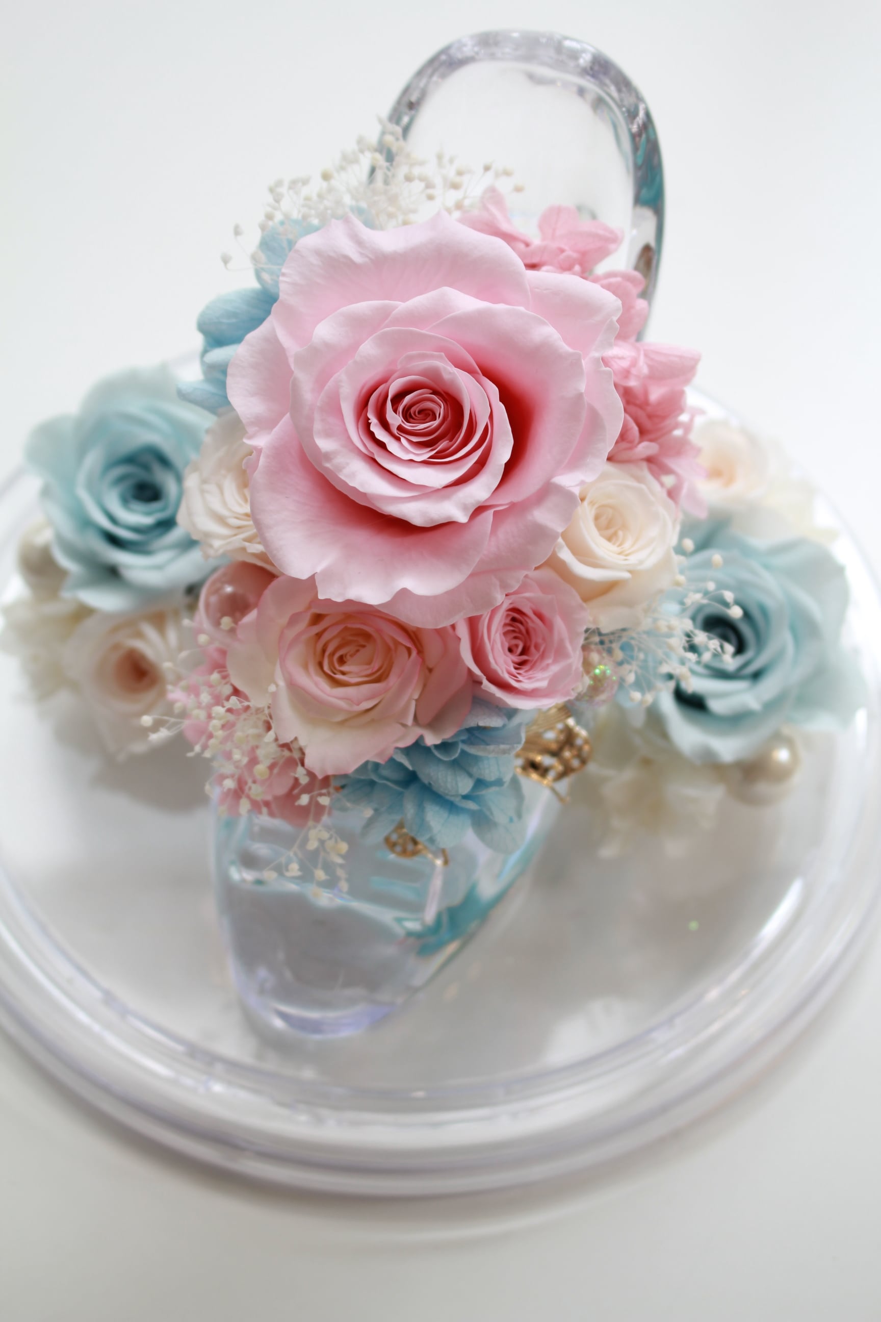 ｶﾞﾗｽの靴/豪華なｱｸﾘﾙﾄﾞｰﾑ入りｱﾚﾝｼﾞﾒﾝﾄ | 福岡のプリザーブドフラワー