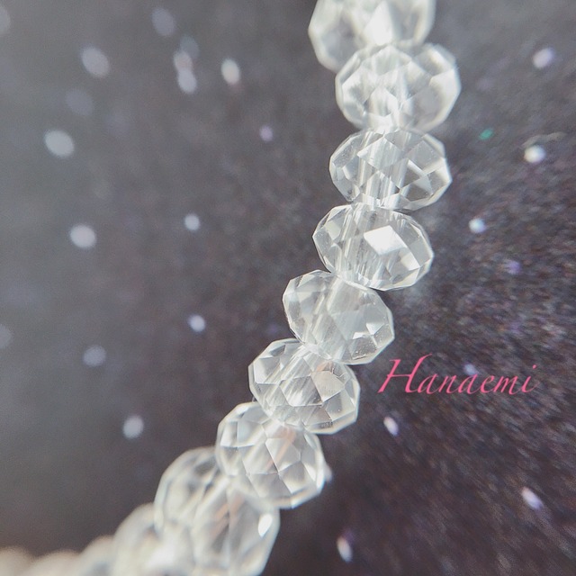 プレシャスオパールとキラキラ水晶を肌で感じるブレスレット