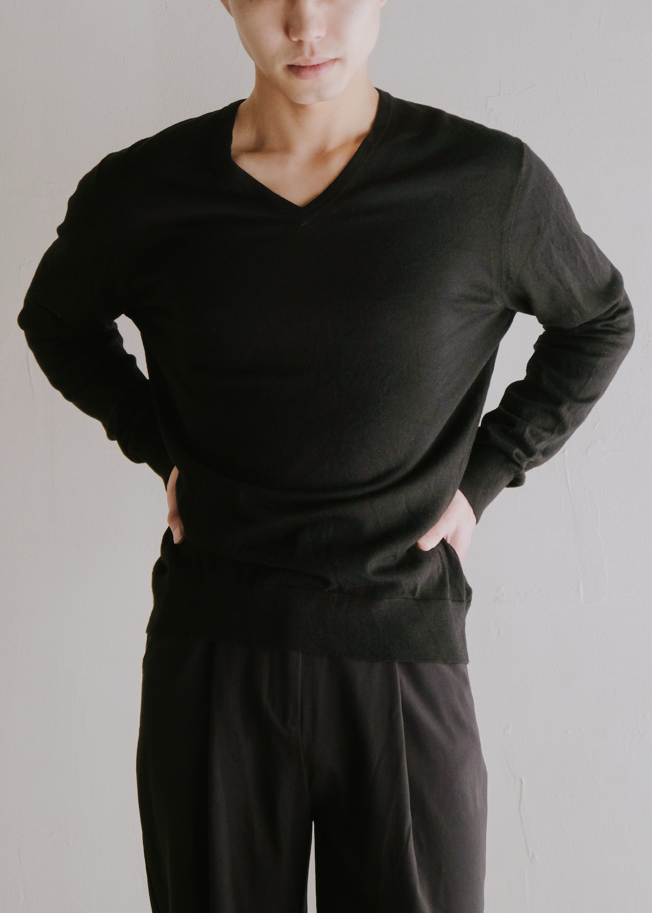 BANANA REPUBLIC extra fine merino wool v-neck knit