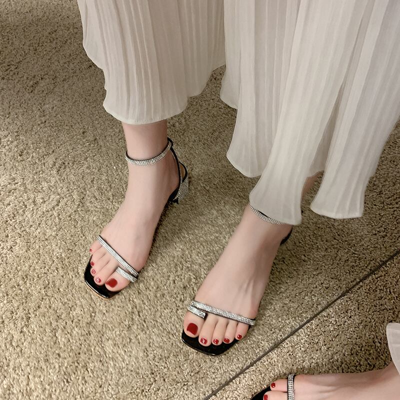 厚いヒールサンダル女性2020年夏の新しいファッションワイルドネットレッドオープントゥラインストーンワードバックルローマの靴の潮 部族の婦人靴1780096