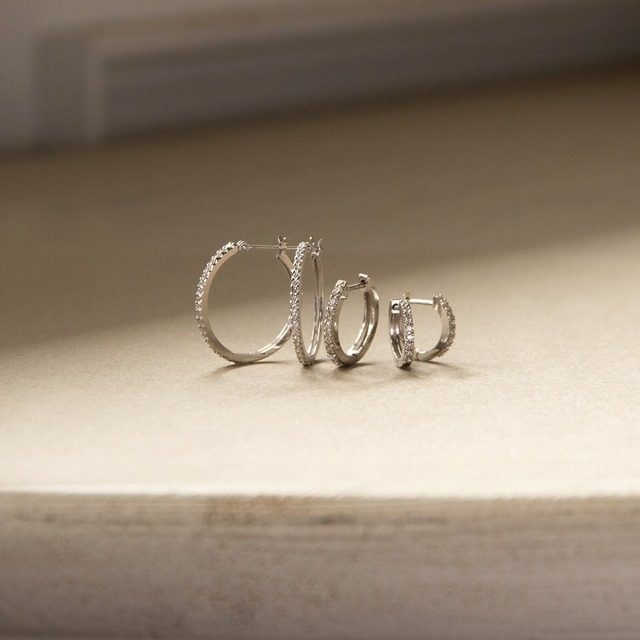 K18ホワイトゴールド 直径20mmダイヤモンドフープピアス 【MKW0098P1】