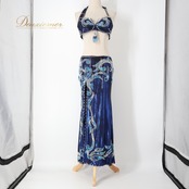 ベリーダンス オリエンタル 衣装 上下セット ブルー系 トップス スカート アーム アーム飾り 腕飾り 頭飾り 青 ラインストーン ビーズ スリット 華やか 光沢 豪華 装飾 キラキラ ヘッドアクセサリー ダンス衣装 イベント ステージ シルバー系