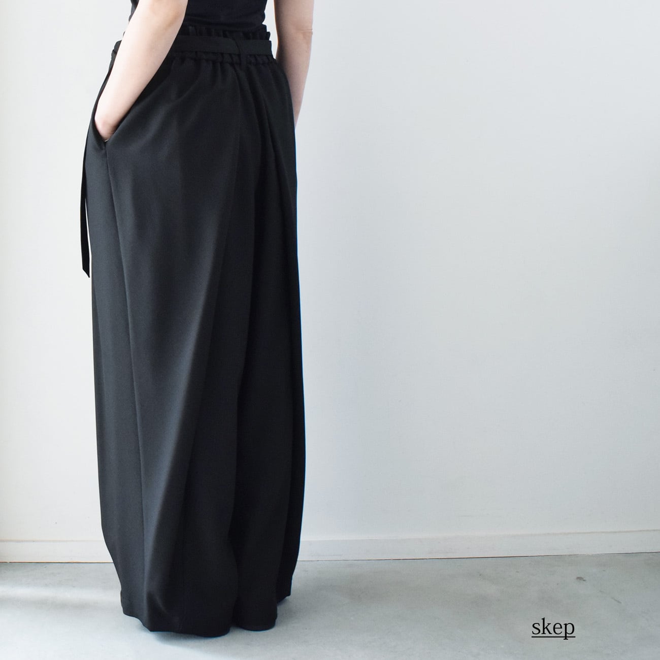 後ろタックワイドパンツ：黒［PT03LPBK］ | skep-online shop