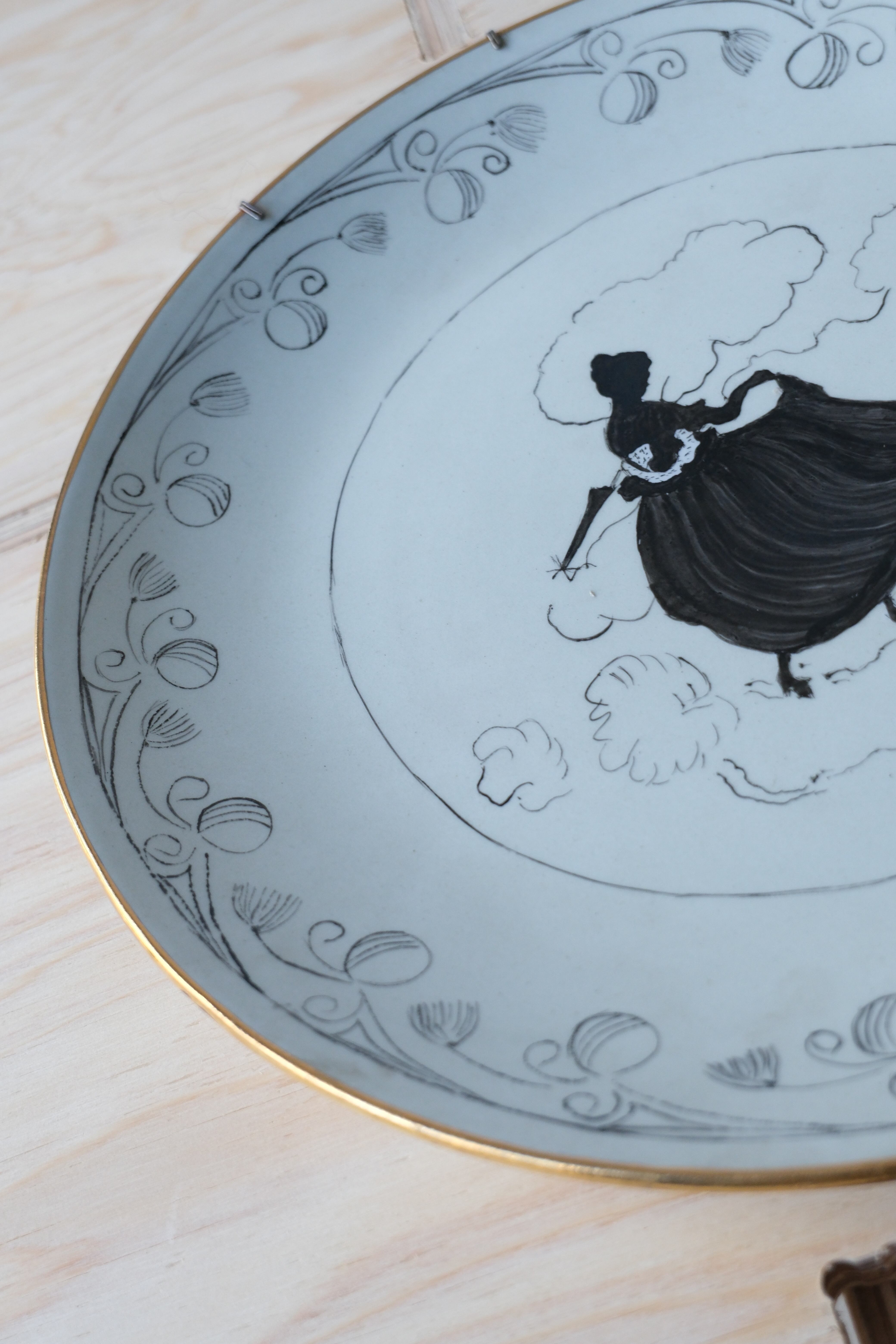 Beautiful hand-painted plate | QUARTER PAST FIVE