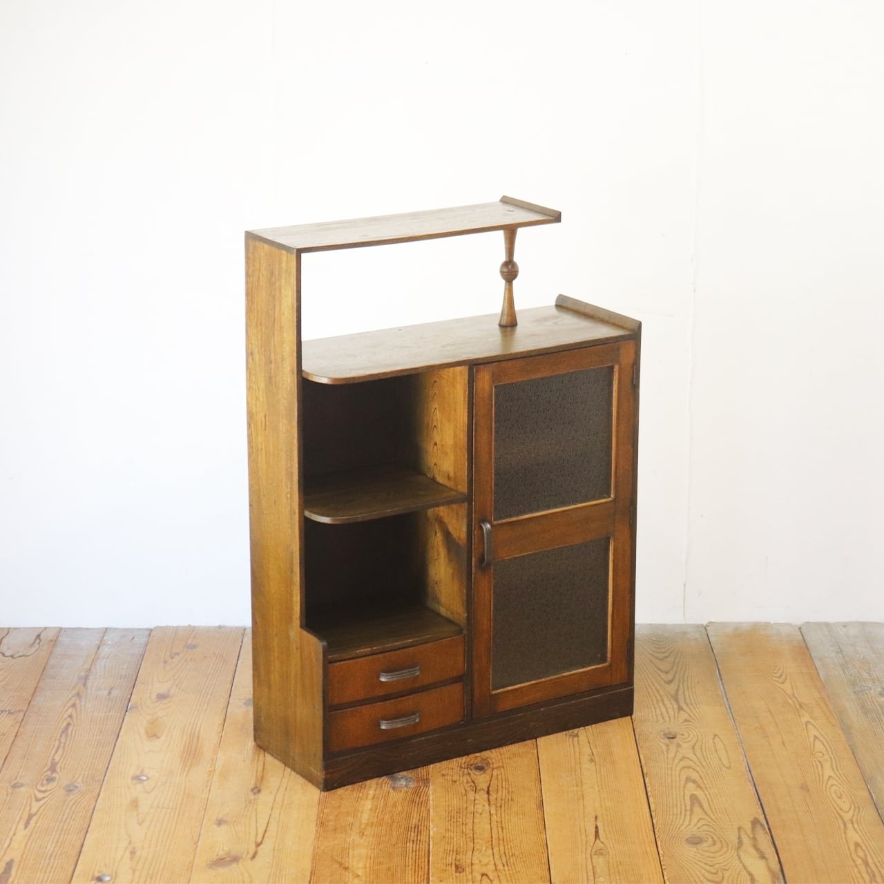 レトロ 小振り 飾り棚 ガラスキャビネット 収納 本箱 左右非対称 木製 ダイヤガラス 昭和 ヴィンテージ/PHK05036