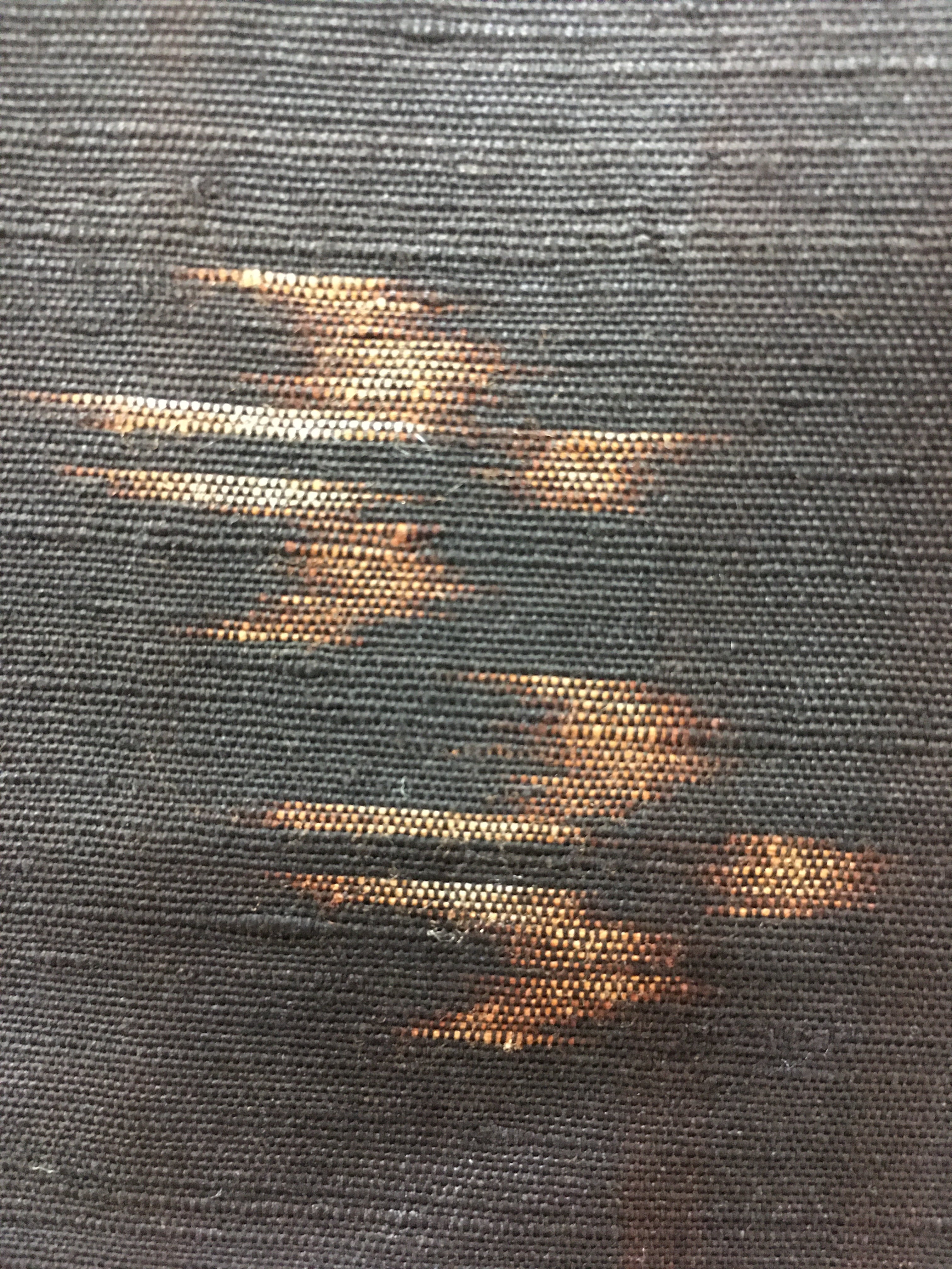 九米島紬袷（こげ茶地｜井絣につばめ）