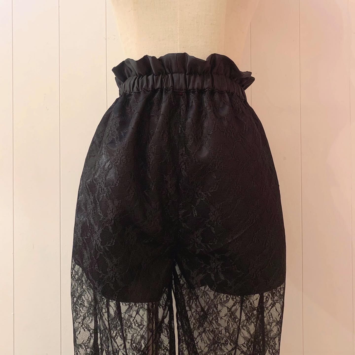 original : heads or tails brother pants BK/RD