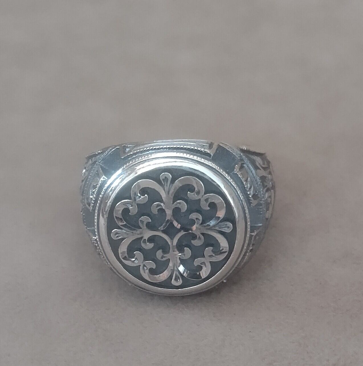 激安単価で激安単価で＊NEW＊トルコ製 手彫りシルバー925リング(逆さ