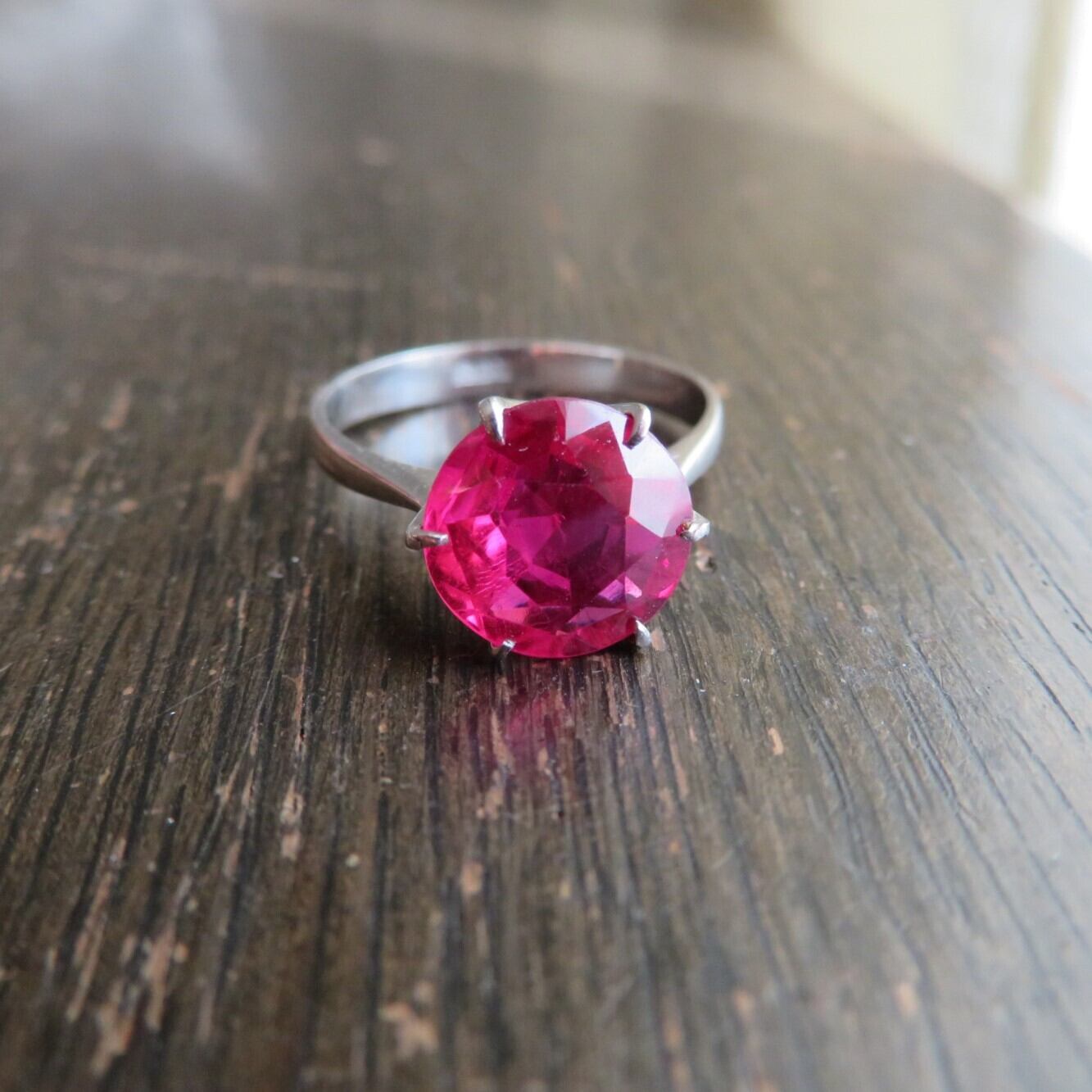 ヴィンテージ  サンプラチナ合成ルビーのリング