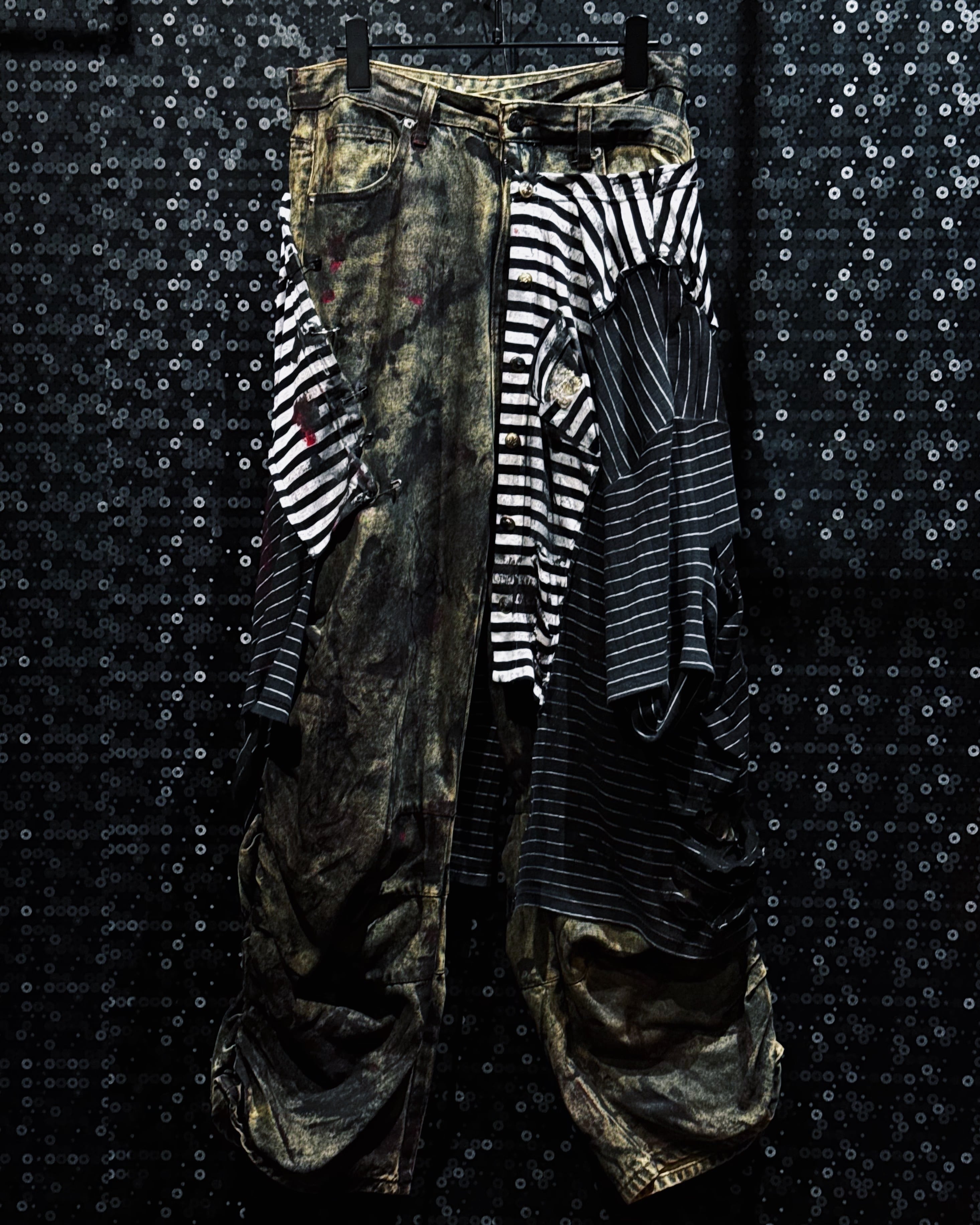 【ÆIEM】vivid notes “PRISONER OF CHAOS” Multi-Shirt Docking Distressed Denim Pants
