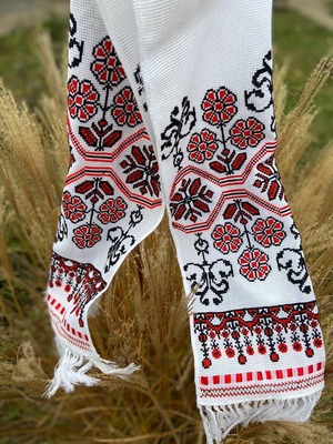 ウクライナ伝統手刺繍祭具タオル「ルシニク」