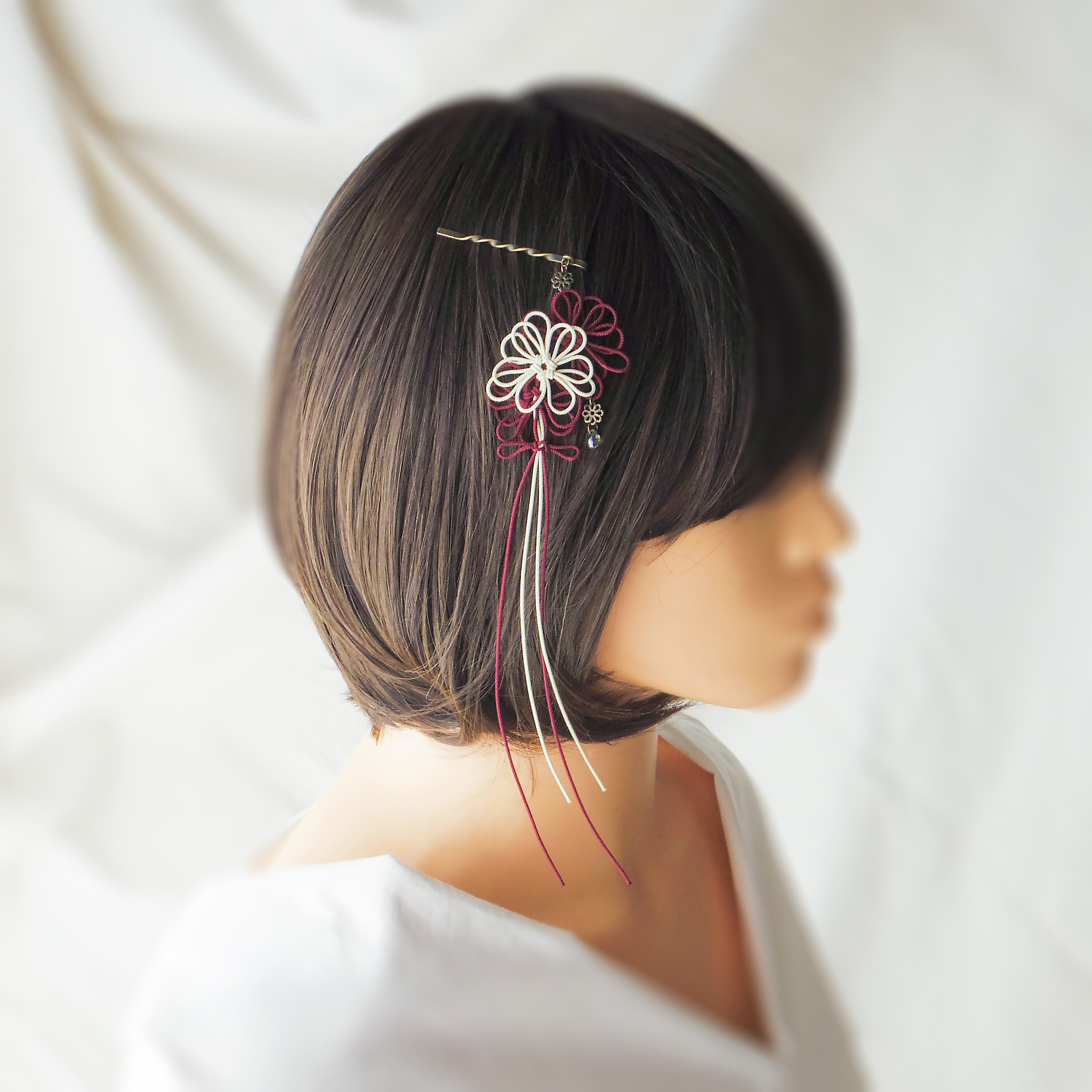 飾り結びヘアピン「声の音、如何に」(アイボリー×臙脂)【軽量快適】ショートヘアも簡単和風アレンジ。
