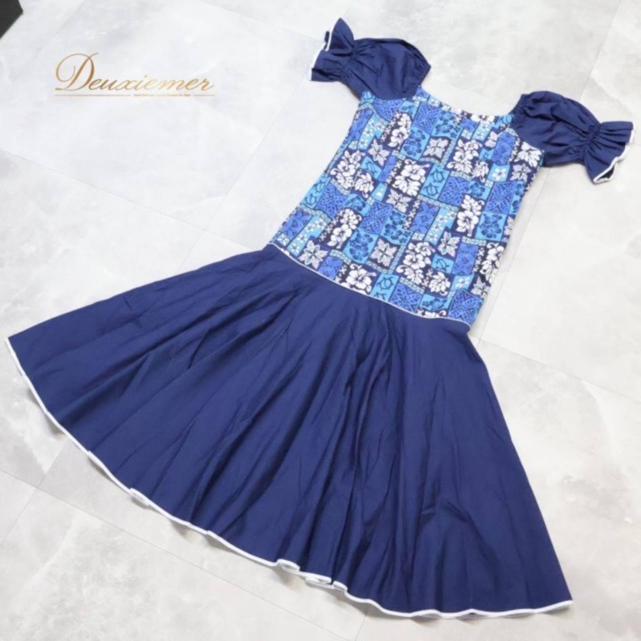 フラダンス 衣装 ワンピース ドレス ネイビー系 ハイビスカス柄 ホヌ柄 カヒコ柄 かわいい 華やか 鮮やか 明るい 大人っぽい 紺 白 ダンス衣装 ハワイアンダンス レディース ハワイアン アロハ ハワイアンプリント フラ ダンス レッスン 練習