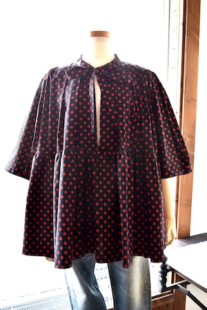 OKIRAKU(オキラク) 24S/S Polka dot gathered blouse
