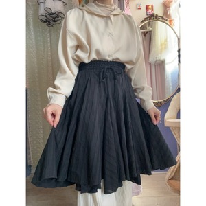 black volume skirt