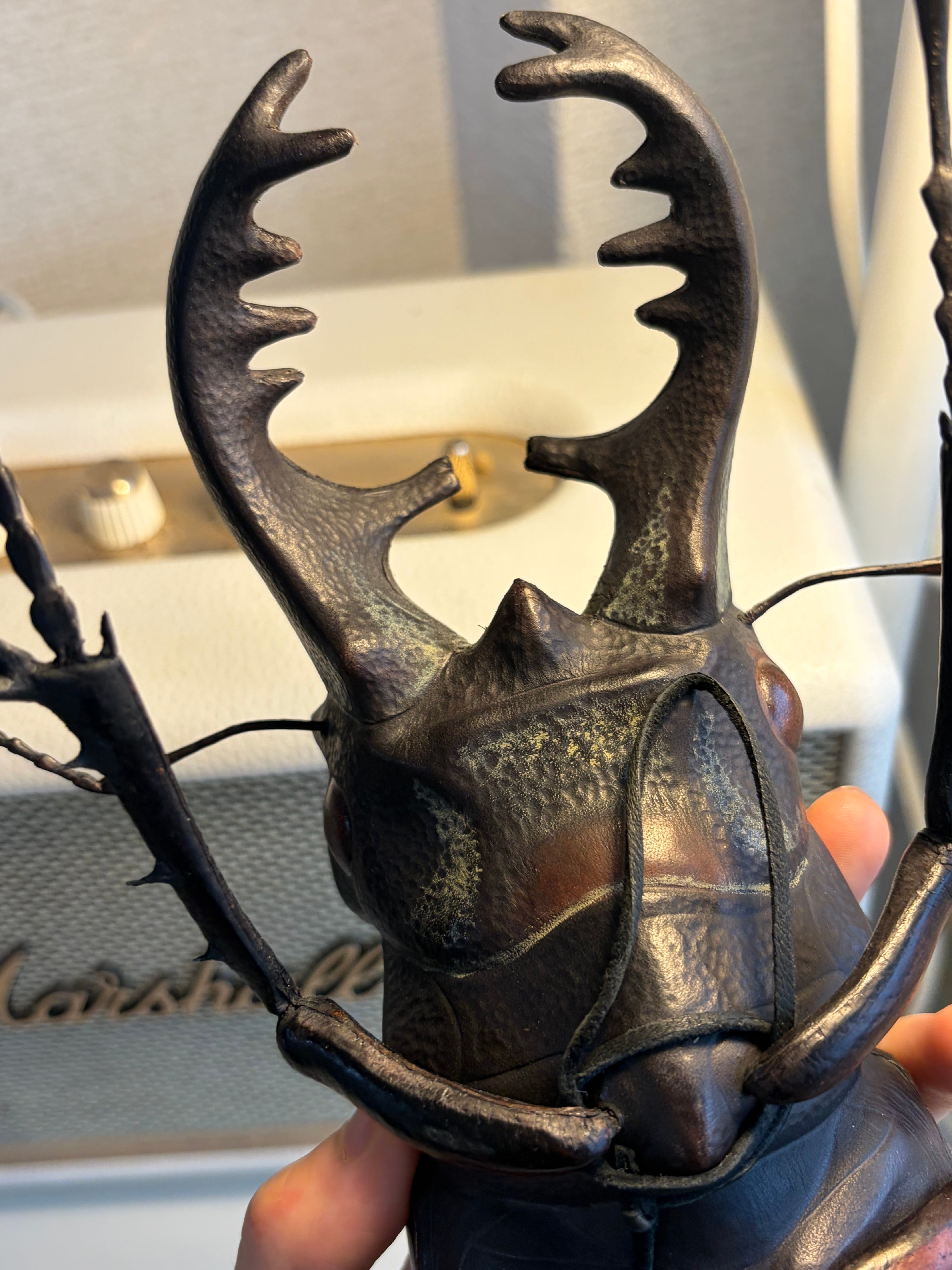 クワガタ (レザークラフト) 足先縦30cm、巾20cm 作者 河野 甲