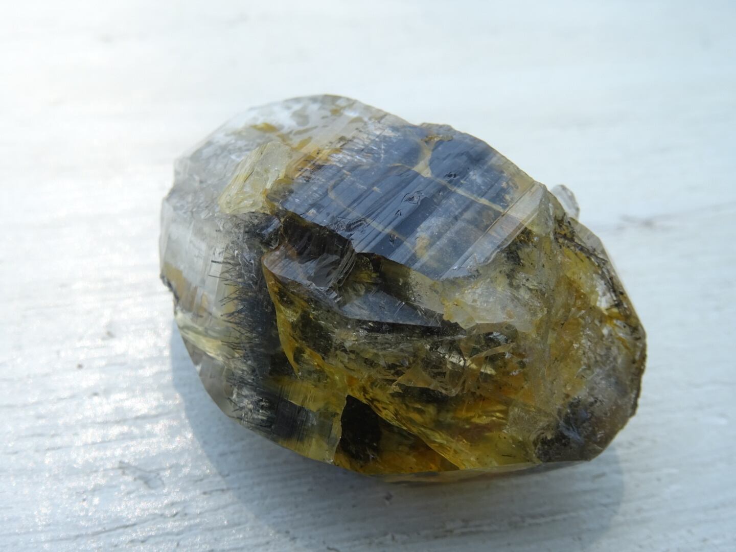 テンペストクォーツ(パキスタン産ブラックトルマリン&リモナイトinクォーツ)