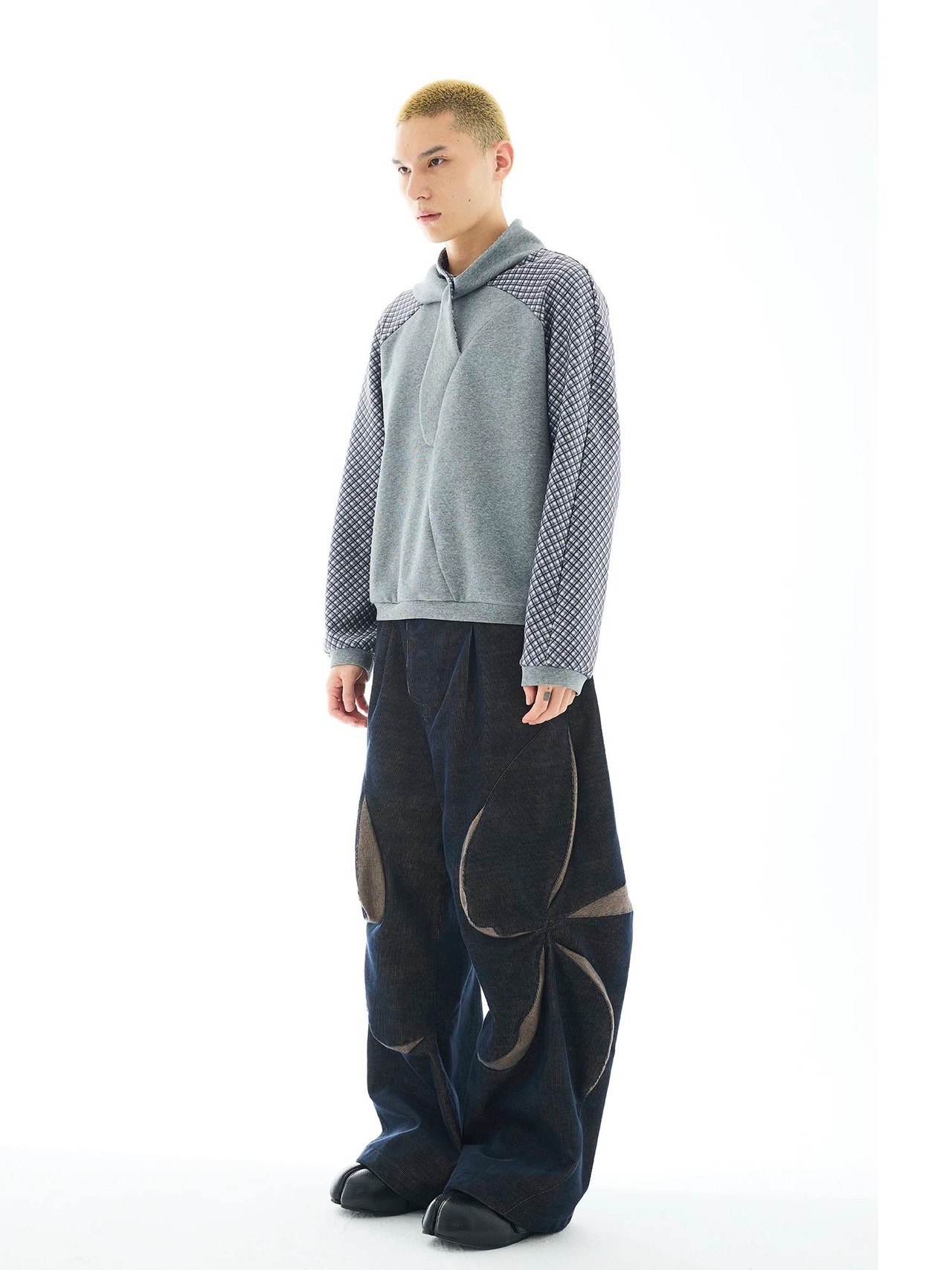 54A0 Leaf Neck Plaid Sweater