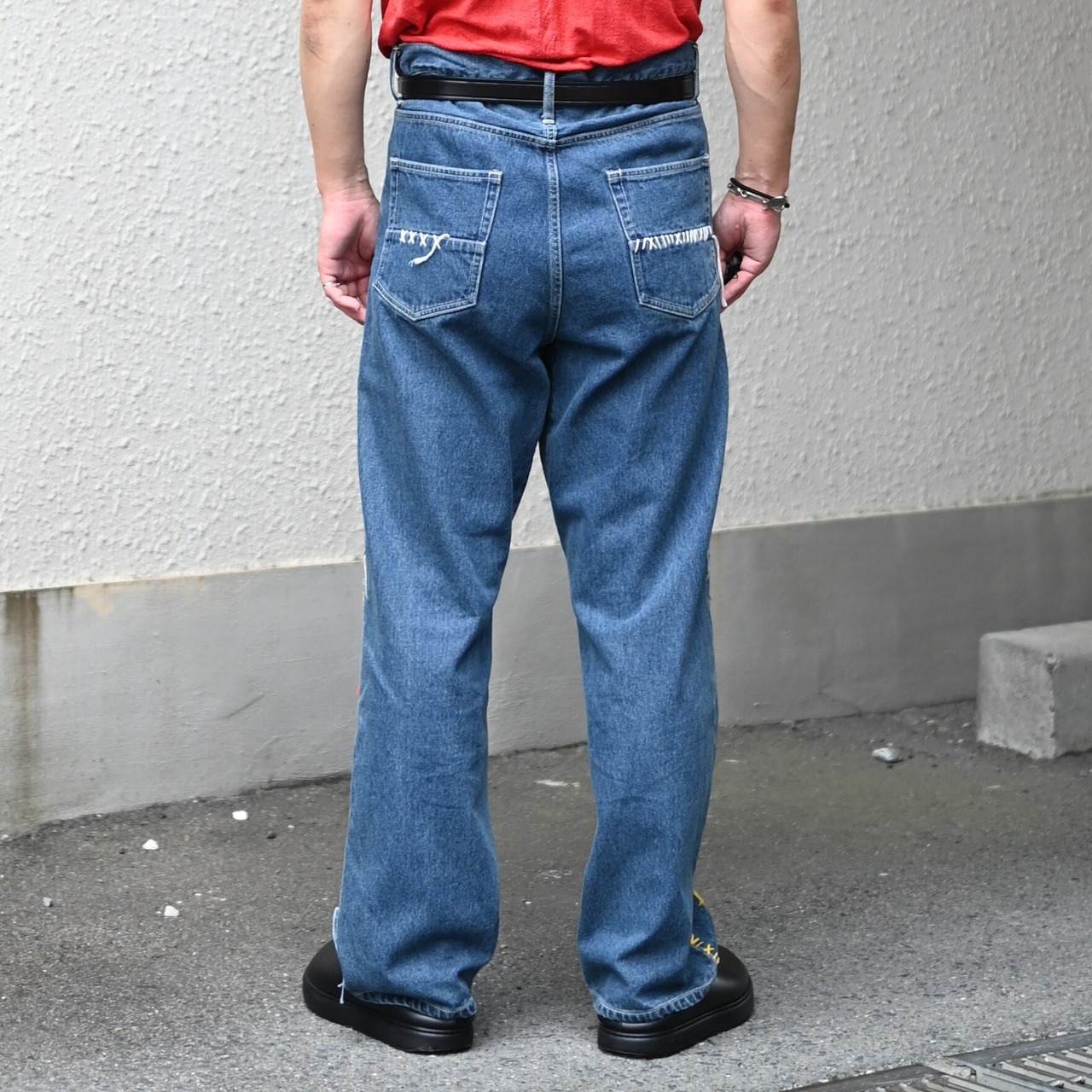 クオンサシコギャルズスウェット、デニムパンツ新作コーディネート