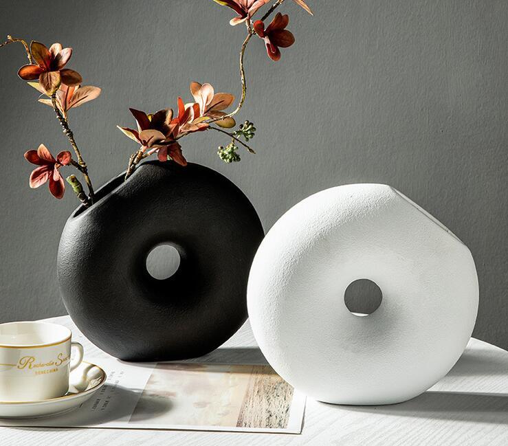 ドーナツ型の陶器花瓶 フラワーアレンジメント | インテリアの風声