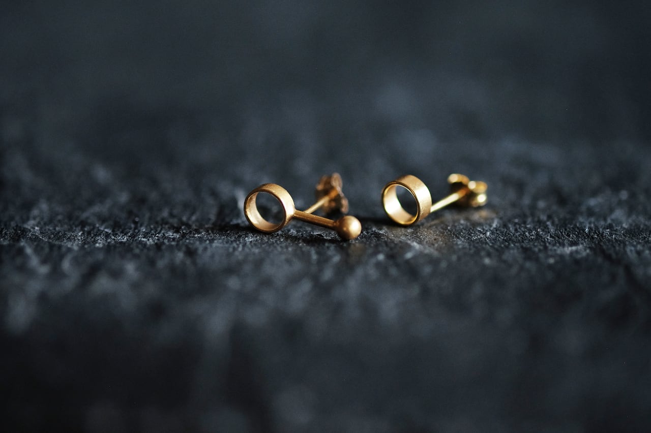 小さい幾何学ピアス（gold） | SUNn・寸