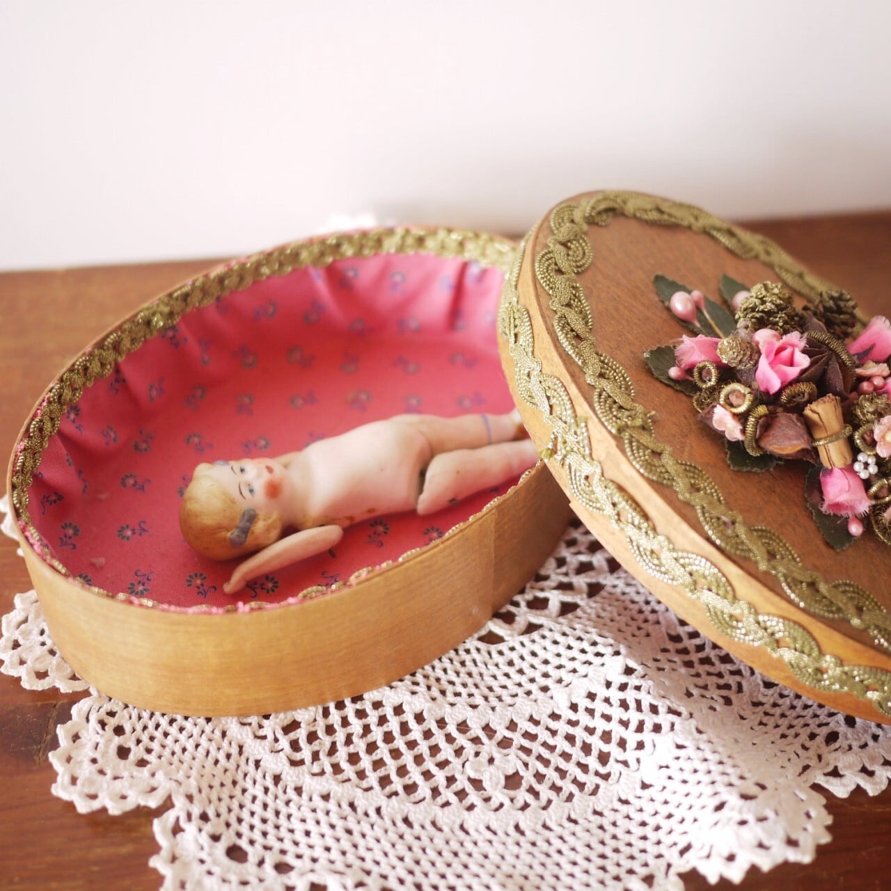 オーストリア BOSSE ボッセ 壁飾り Kitbuehel Beatrix 1P | こりすの