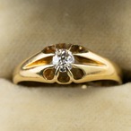 イギリス アンティーク リング 指輪 K18 OEC オールドヨーロピアンカットダイヤモンド 〜花びらのようなペタルデザイン〜 DR00427