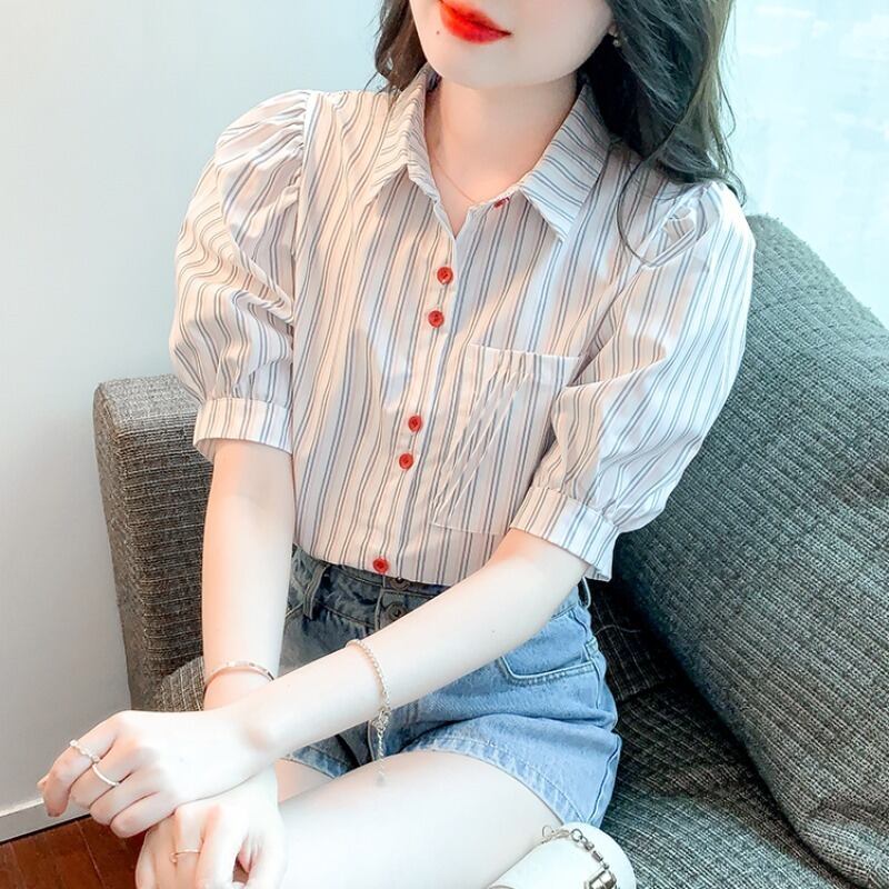 トップス レディース ポロシャツ シャツ ブラウス 半袖 パフスリーブ 襟付き 前開き かわいい 大人可愛い きれいめ 上品 エレガント 清楚 フェミニン おしゃれ お洒落 綺麗 おとな ナチュラル こなれ感 ラブリー キュート ガーリー 個性的 レトロ 抜け感 爽やか 主役級 存在感 ストライプ OL 通勤 学生 通学 デート お出かけ 女子会 休日 美術館巡り 街歩き S M L XL 夏 20代 30代 40代 韓国 韓国系 着回し 普段使い モテ トレンド 流行 インスタ 送料無料