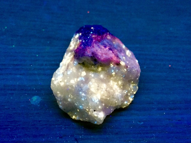 97) 蛍光鉱物