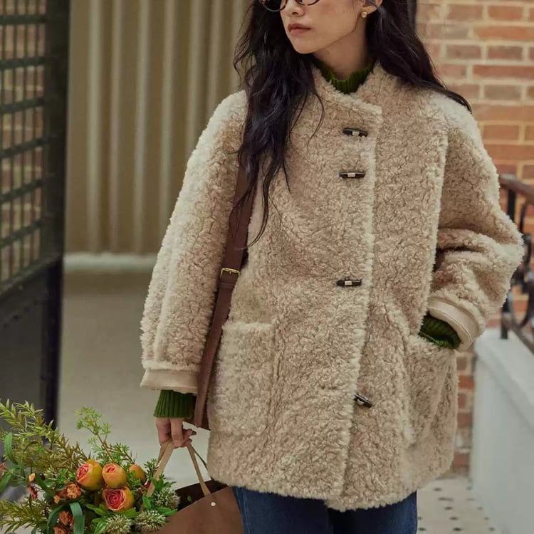 Horn button fur coat 00219