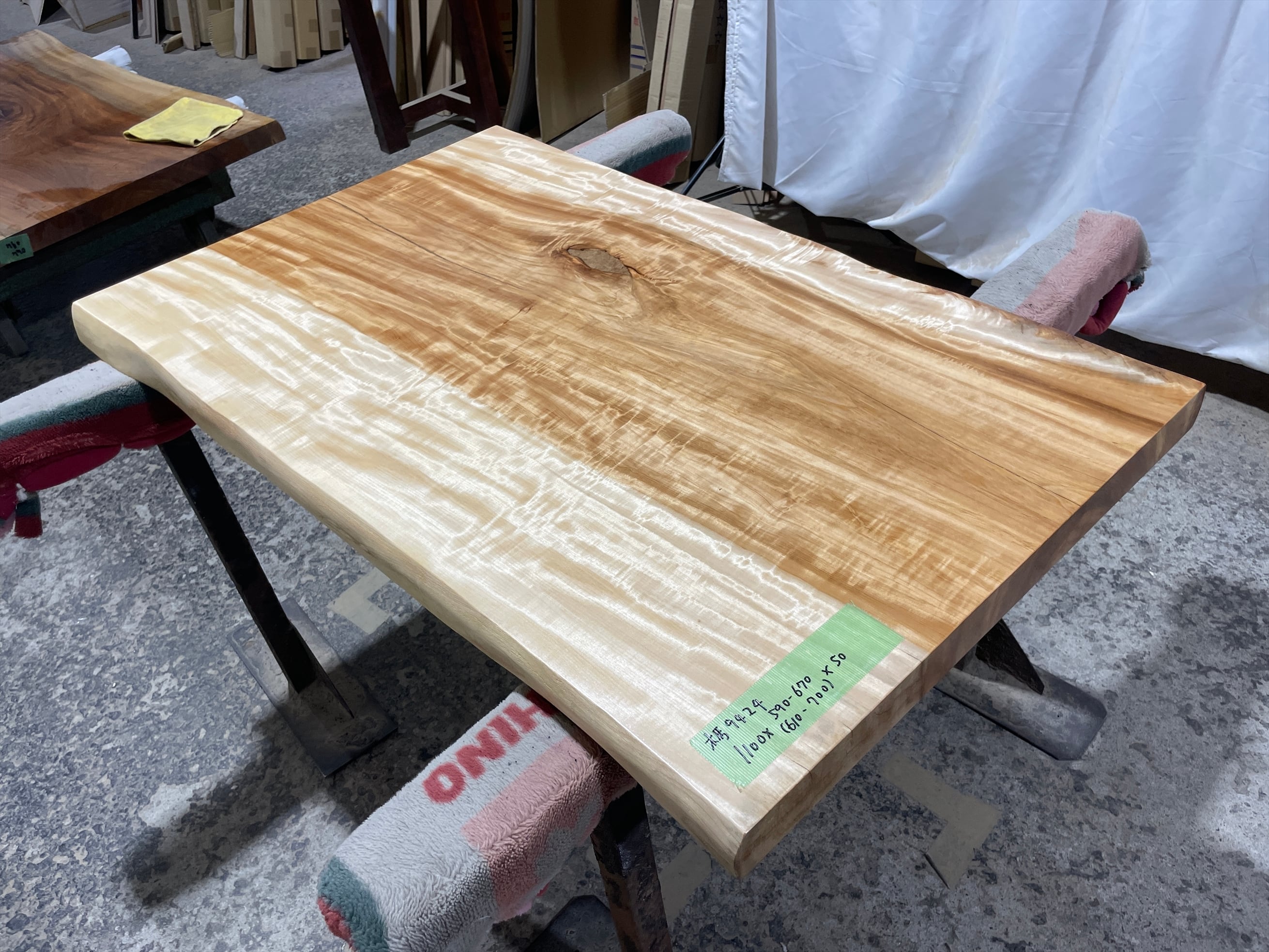 ローテーブル | 銘木無垢材一枚板の来宝綜合銘木工業株式会社