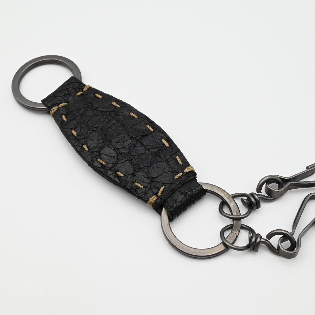 Embossing Leather Black Key Ring By HENRY BEGUELIN / Italy | DÉMODÉ-Vintage  Jewelry&Goods-