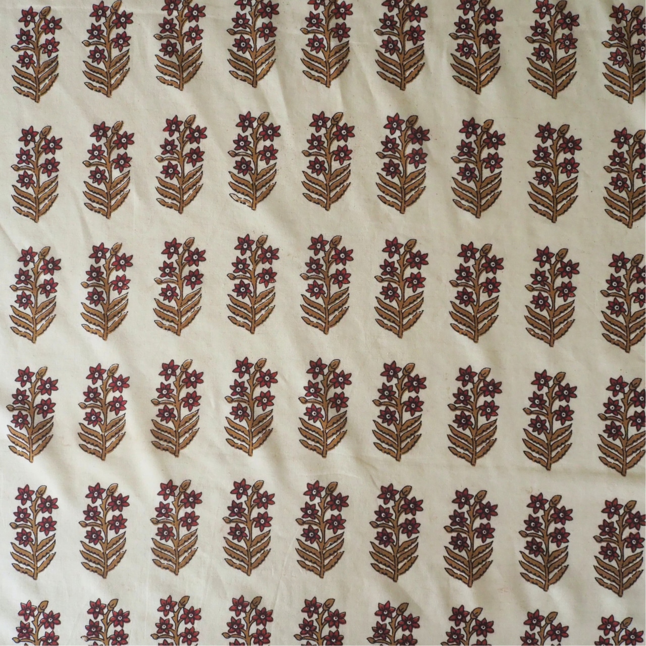 ブロックプリント生地【50cm単位】インド綿 花柄 生成り×赤 #40810-RD1