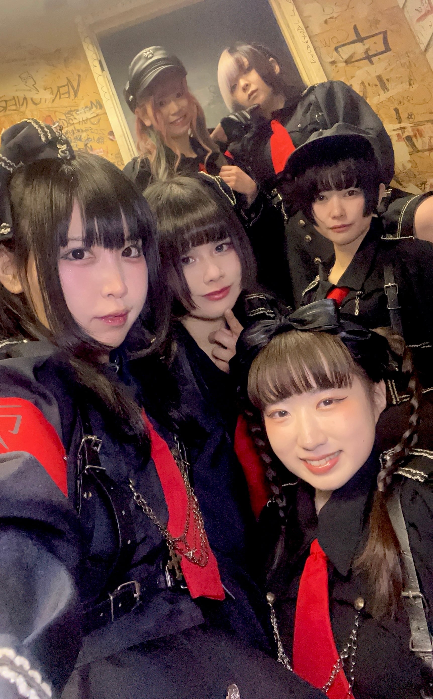 ☆棘衣装着用ソロチェキ☆ | GOLLIPOP RECORD OFFICIAL GOODIES SHOP