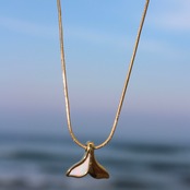 Whale tail shell necklace