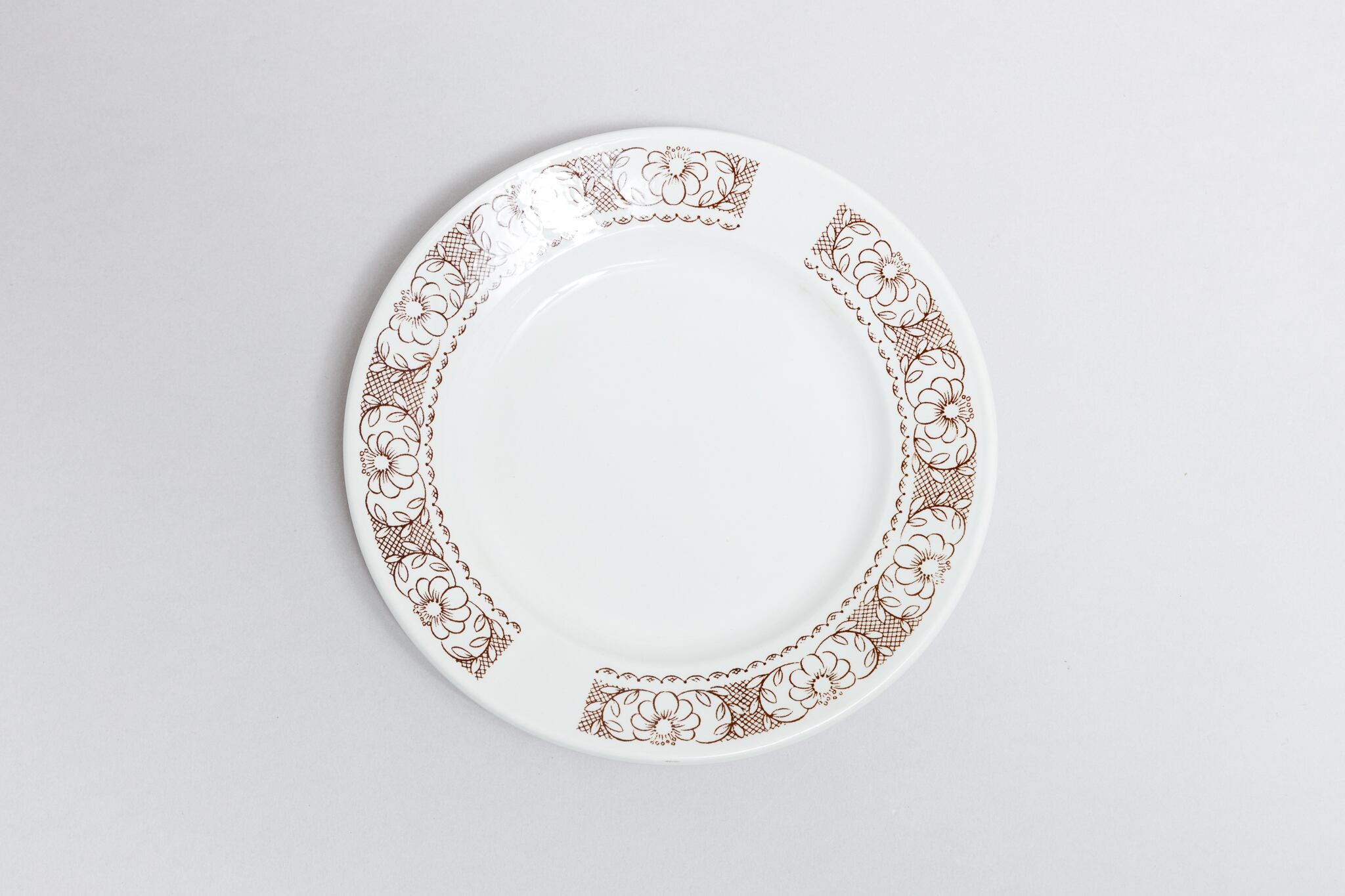 ヴィンテージ ネットと花柄皿 コナコヴァ陶器工場 旧ソ連 0412