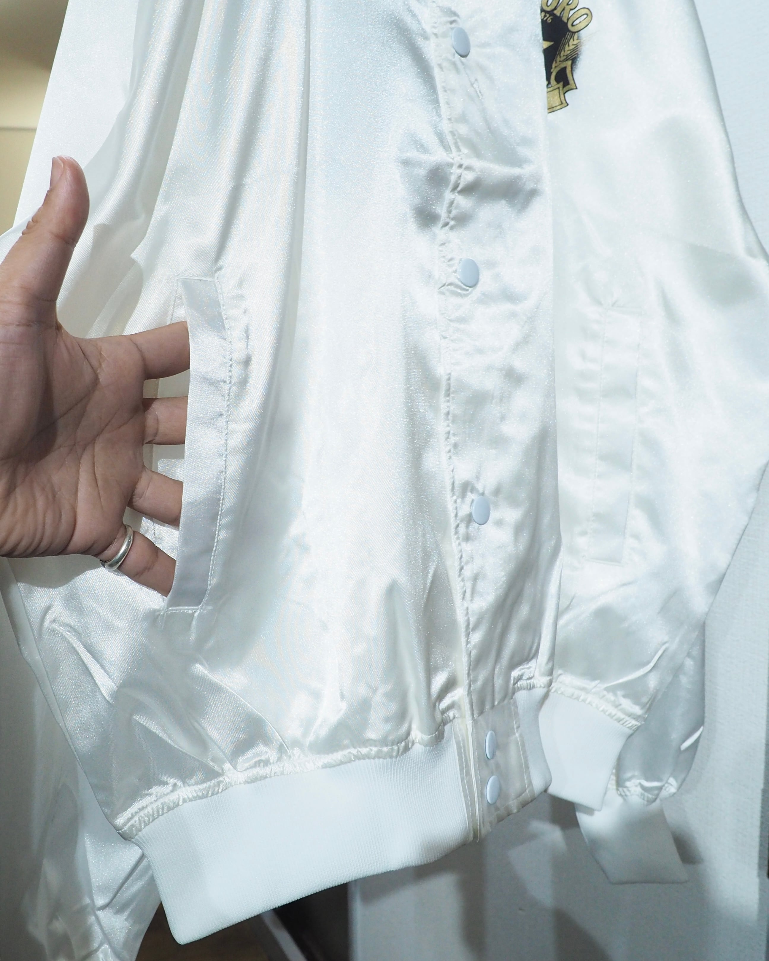 " 珍品 - サッポロ黒ラベル " Logo printed vintage White Coach jacket