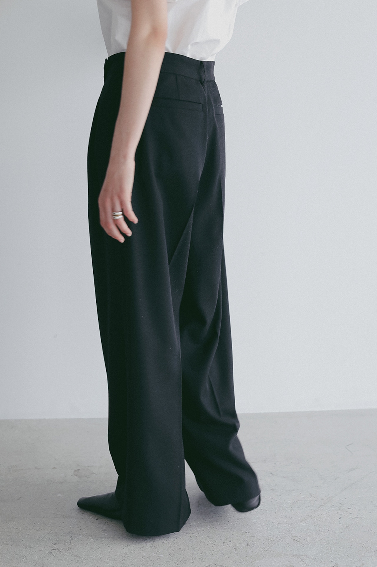 MANOF TUCK WIDE PANTS