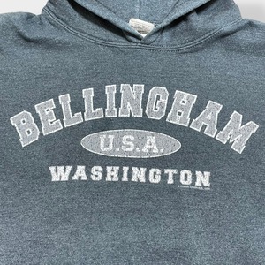 【GILDAN】 BELLINGHAM WASHINGTON パーカー フーディー hoodie プリント アーチロゴ スウェット トレーナー M US古着