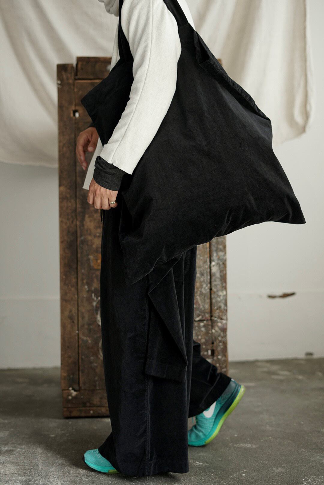ALBUM DI FAMIGLIA - VELVET BIG BAG / BLACK | Brownie