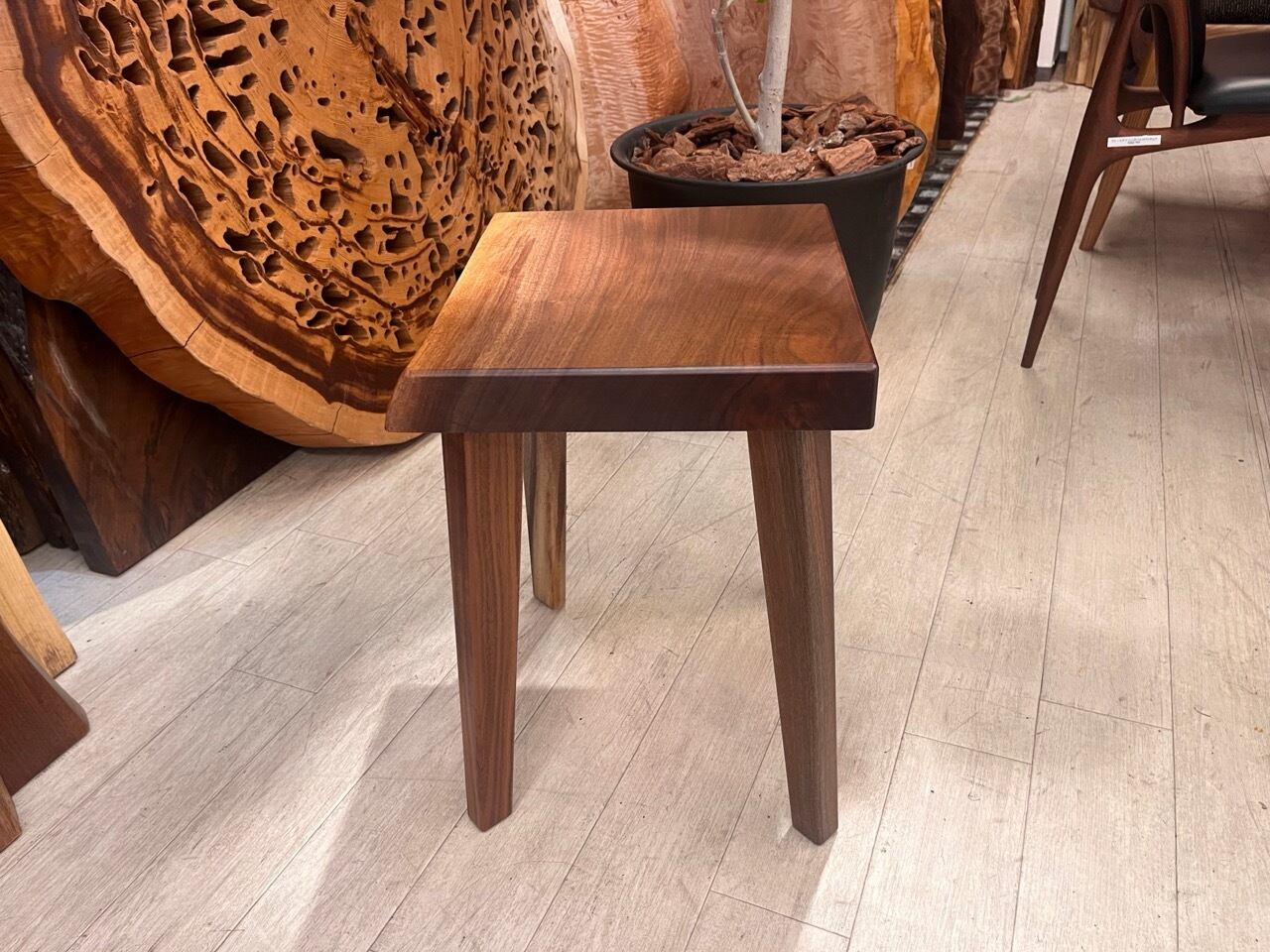 ウォールナット スツール 340×300×440 | 千年家具 - 一枚板 テーブル専門店