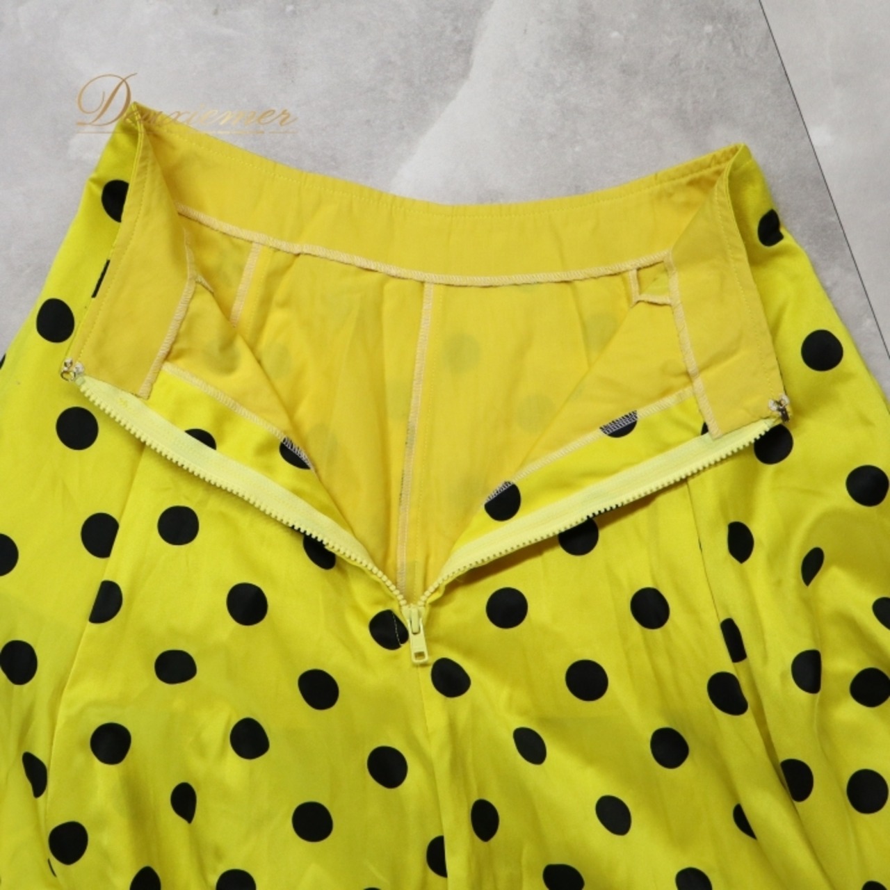 フラメンコ 衣装 ファルダ スカート イエロー系 水玉 ドット柄 黄 黒 ボランテ フリル 鮮やか ボリューム イベント ステージ 練習 レッスン 華やか かわいい ダンス衣装 ブラック系