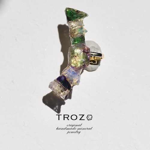 Sanctuary Collection / Integration Ear Cuff エメラルド × オパール 鉱物原石イヤーカフ 【一点もの】 ハンドメイド天然石アクセサリー