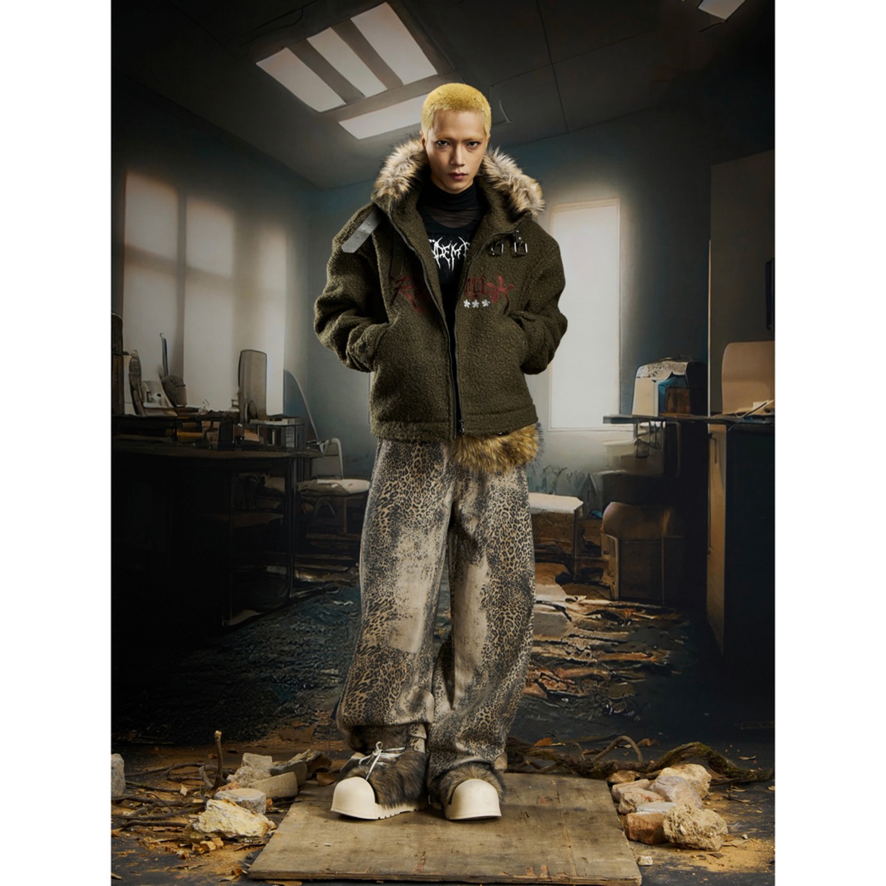 【暖かさUP】グラフィティ刺繍ムートンコート 中綿ジャケット T1942